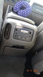 2005 GMC Aval15 Front Console