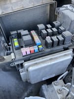 2006 Chrysler 300 Fuse Box, Engine