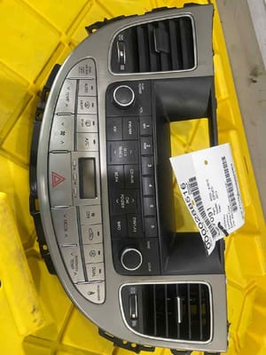2013 Genesis Genesi Radio