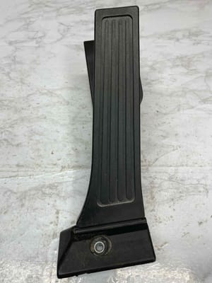 2015 Genesis Genesi Pedal