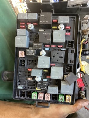 2007 Chevrolet Hhr Engine Fuse Box