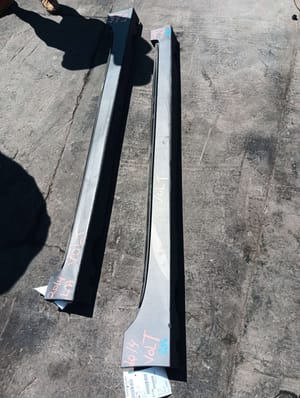 2014 Chevrolet Volt Rocker Moulding