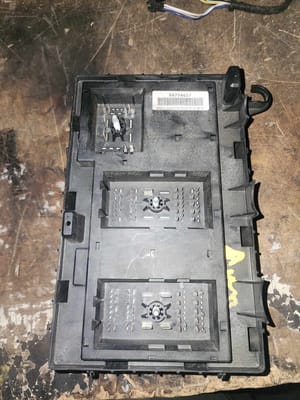 2017 GMC Expr35 Engine Fuse Box