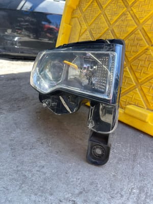 2014 Jeep Cherokee Headlight