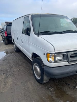 2000 Ford E-250