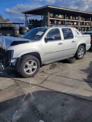2013 GMC Aval15