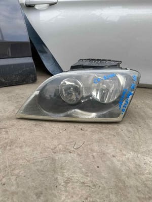 2005 Chrysler Pacifica Headlight