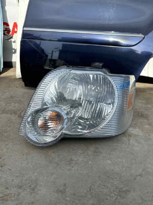 2007 Ford Explorer Headlight