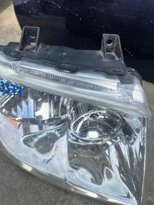 2005 Ford Expedition Headlight