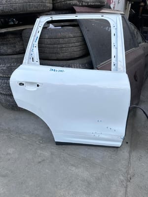 2015 Porsche Cayenne Rear Door
