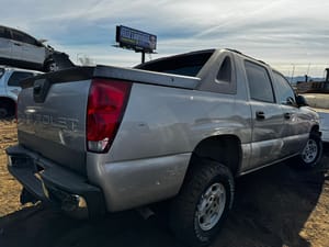 2005 GMC Aval15