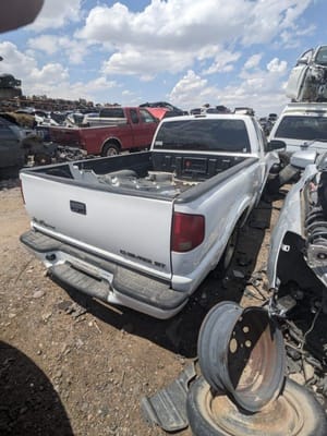 2003 GMC S10s15