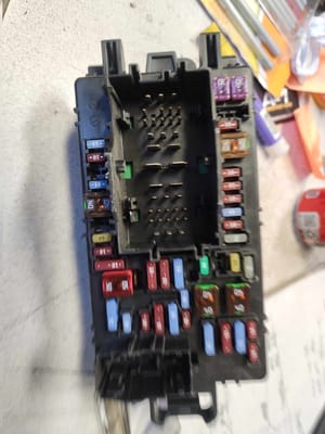 2021 GMC Silv25 Cabin Fuse Box