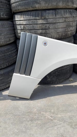 2010 Range Rover LR4 Fender