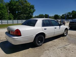 2001 Lincoln Town Car