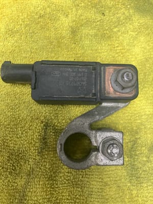 2020 Chrysler Pacifica Battery Terminal