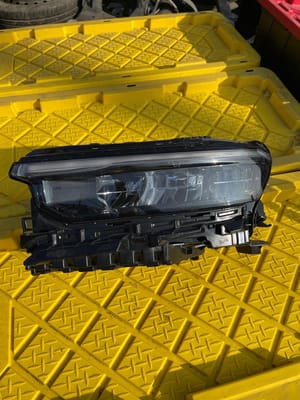 2022 Jeep Cherokee Headlight
