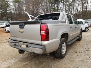 2008 GMC Aval15