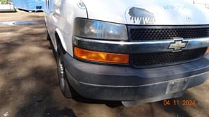2011 GMC Expr35 Headlight