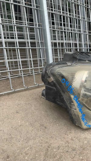 2005 Chrysler Pacifica Headlight