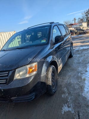 2010 Dodge Caravan Windshield Glass