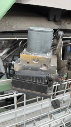 2011 BMW ActiveHybrid 7 ABS Module