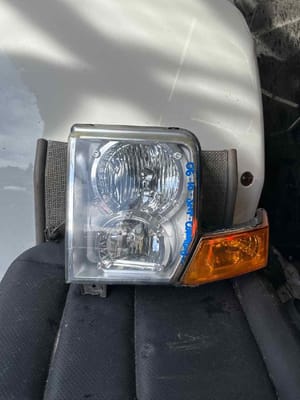 2010 Jeep Commander Headlight