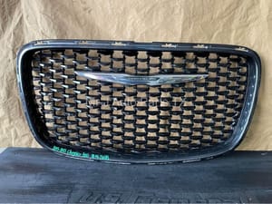 2018 Chrysler 300 Grille