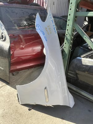 2014 BMW 550i Fender