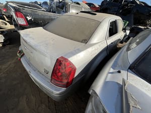 2010 Chrysler 300 Windshield Glass