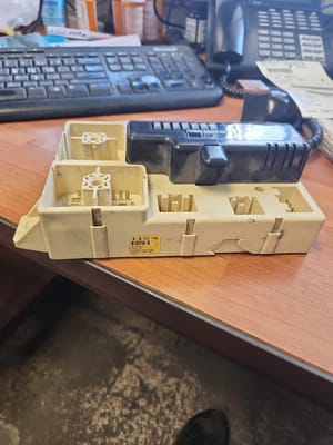 2004 Lincoln Lincls Cabin Fuse Box
