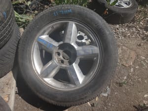 2010 GMC Aval15 Wheel