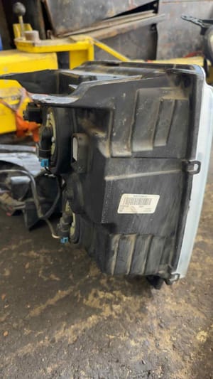 2008 Jeep Commander Headlight