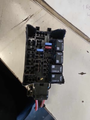 2021 GMC Silv25 Cabin Fuse Box