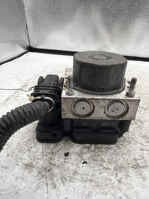 2013 Nissan Versa ABS Module