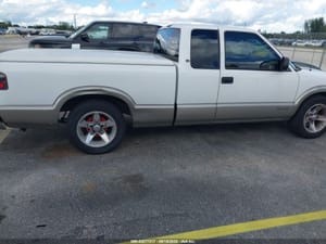 1999 GMC S10s15