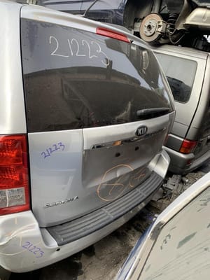 2014 Kia Sedona Wiper Motor Front