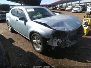 2013 Chrysler Avenger Front Console