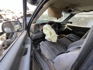 2005 GMC Aval15