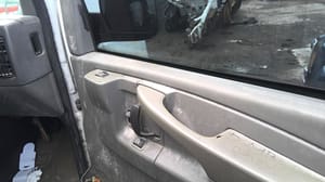 2004 GMC Expr25