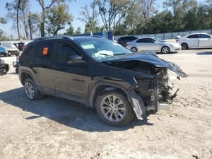 2021 Jeep Cherokee Engine