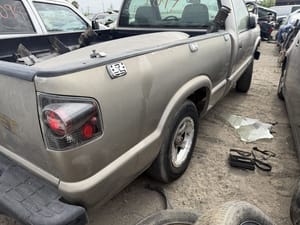 1999 GMC S10s15