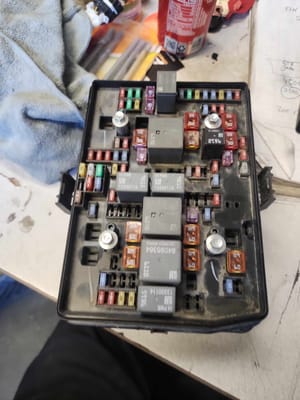 2021 GMC Silv25 Engine Fuse Box
