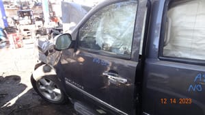 2010 GMC Aval15 Front Door