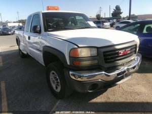 2005 GMC Sierra 2500 Radiator