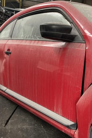2018 Volkswagen Beetle Front Door