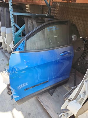 2021 Jeep Cherokee Front Door