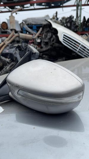 2010 Genesis Genesi Side Mirror