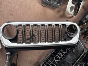 2025 Jeep Gladiator Grille