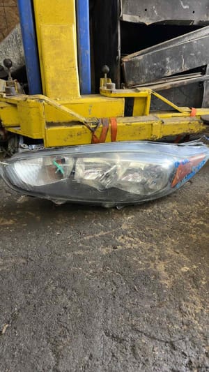 2015 Ford Fiesta Headlight